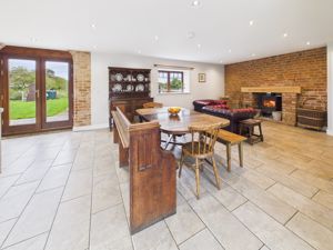 Living dining kitchen- click for photo gallery